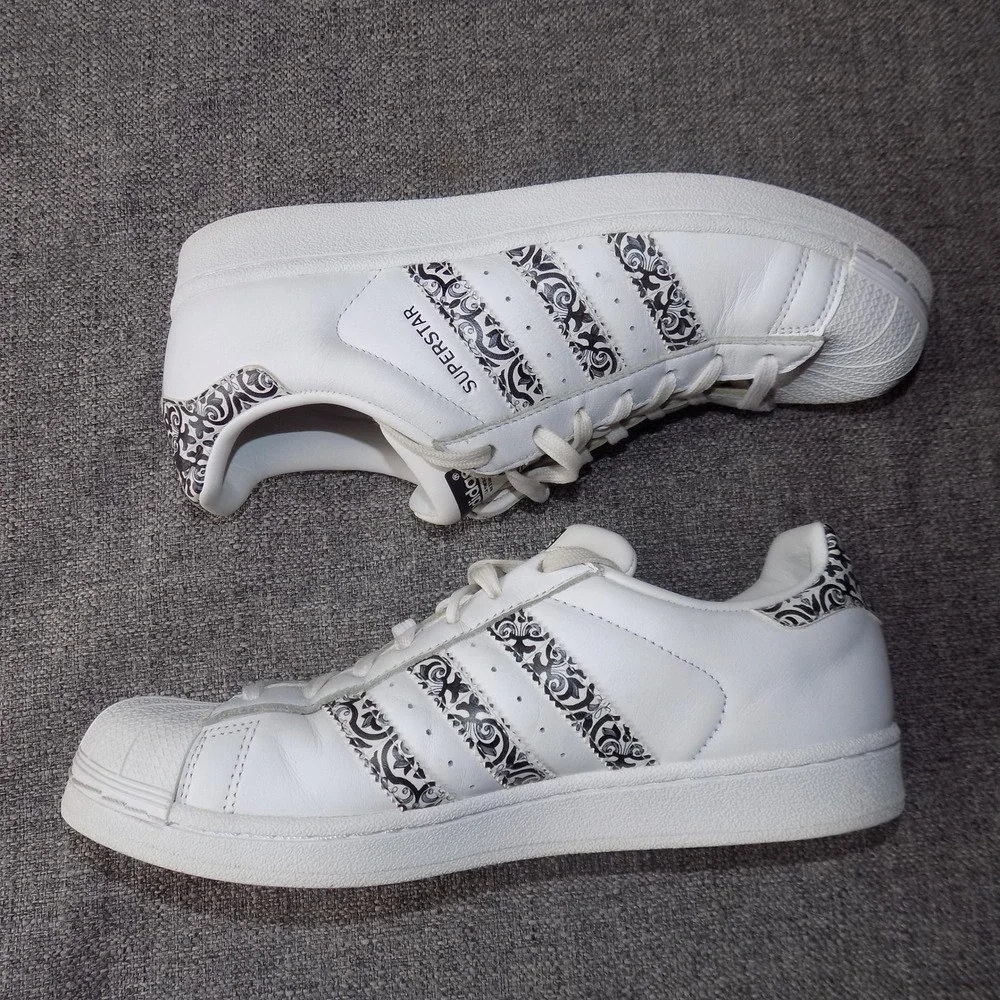 Adidas Superstar Sneakers Womens 9 White Good Baroque Paisley Print CP9628